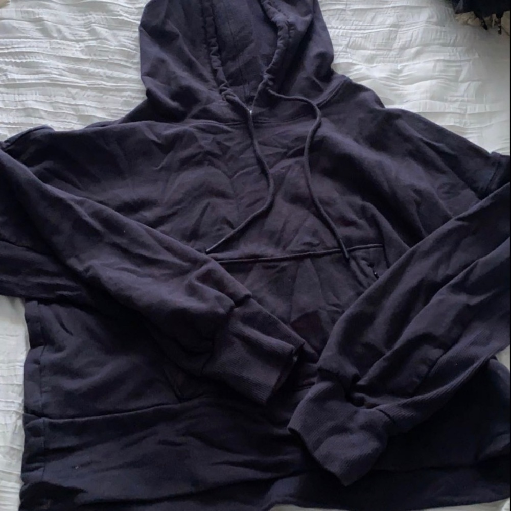 Cropped navy blue hoodie